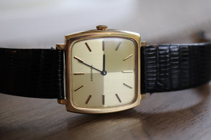 Montre Longines à cadran carré en lin et fonctionnement manuel