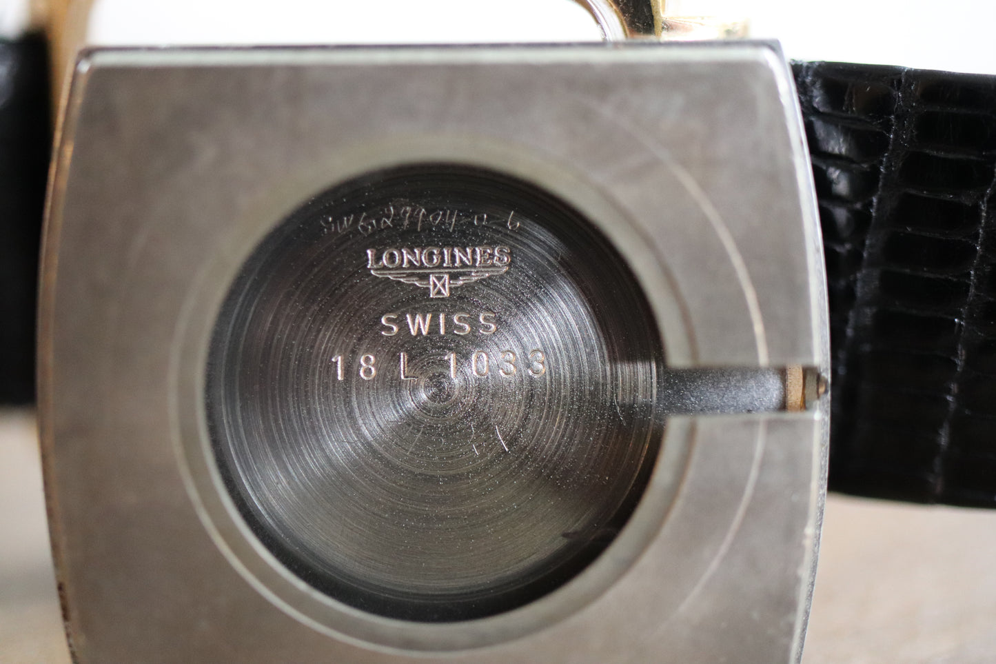 Montre Longines à cadran carré en lin et fonctionnement manuel