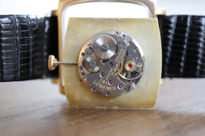 Montre Longines à cadran carré en lin et fonctionnement manuel