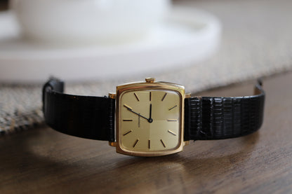 Montre Longines à cadran carré en lin et fonctionnement manuel