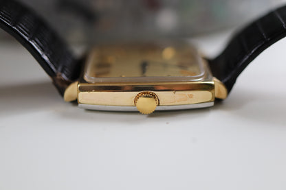 Montre Longines à cadran carré en lin et fonctionnement manuel