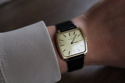 Montre Longines à cadran carré en lin et fonctionnement manuel