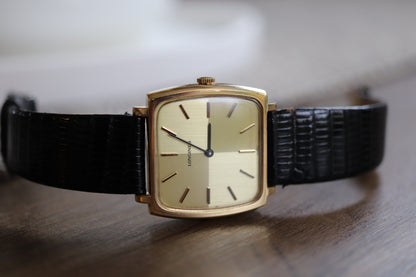 Montre Longines à cadran carré en lin et fonctionnement manuel