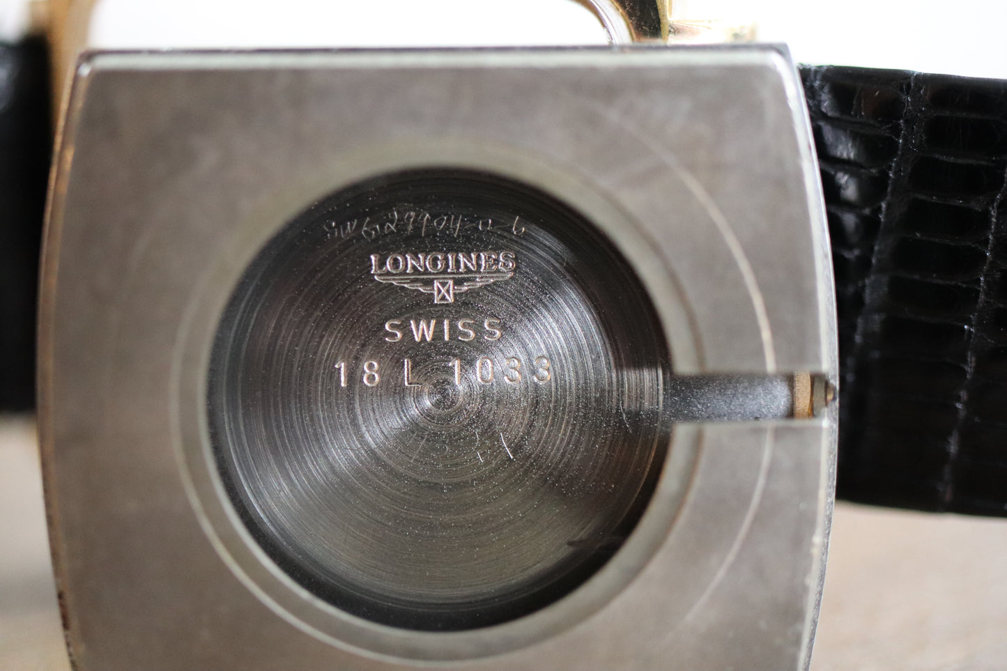 Montre Longines à cadran carré en lin et fonctionnement manuel