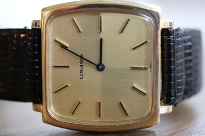 Montre Longines à cadran carré en lin et fonctionnement manuel