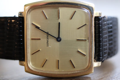 Montre Longines à cadran carré en lin et fonctionnement manuel