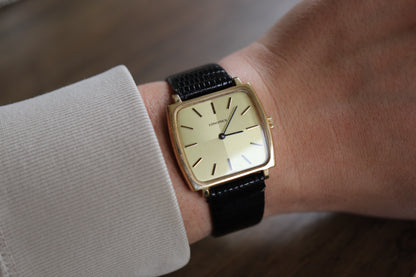 Montre Longines à cadran carré en lin et fonctionnement manuel
