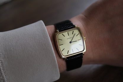 Montre Longines à cadran carré en lin et fonctionnement manuel