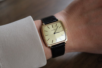 Montre Longines à cadran carré en lin et fonctionnement manuel