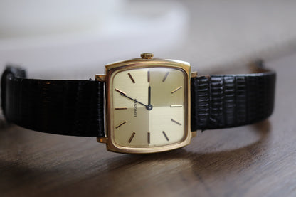 Montre Longines à cadran carré en lin et fonctionnement manuel