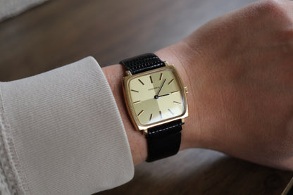 Montre Longines à cadran carré en lin et fonctionnement manuel